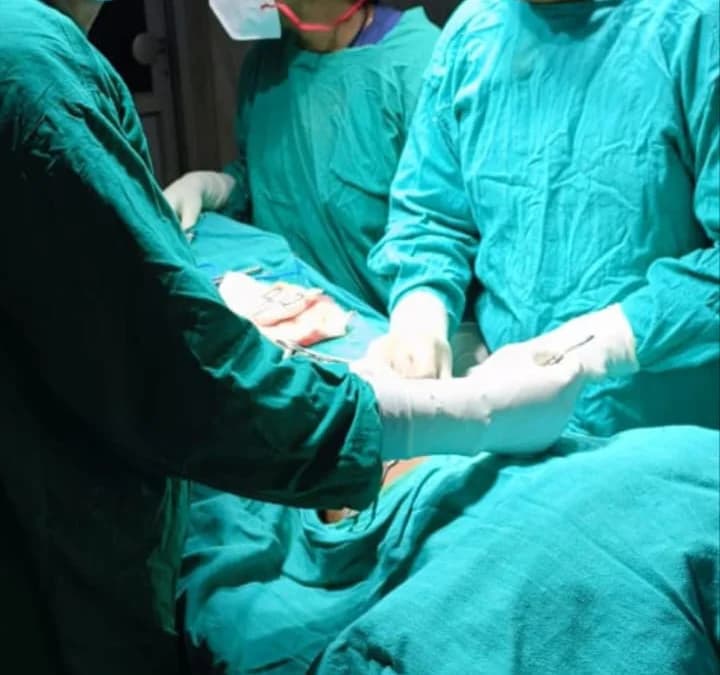 मनेंद्रगढ़ स्थित 220 बिस्तरीय चिकित्सालय में चिकित्सकों की बड़ी सफलता: चार बच्चों के हर्निया ऑपरेशन व 35 प्रतिशत झुलसी मासूम का जीवन बचाया