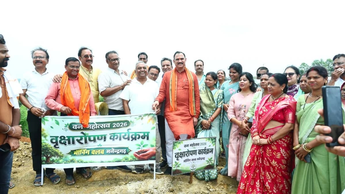 एमसीबी में वन महोत्सव: स्वास्थ्य मंत्री ने किया वृहद वृक्षारोपण, 16 लाख पौधे लगाने का लक्ष्य