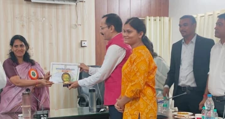 तीन दशक से साइकिलिंग और पर्यावरण संरक्षण का संदेश दे रहे सतीश कुमार द्विवेदी सम्मानित
