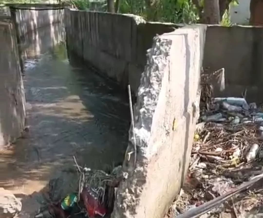 पहली बारिश में ही बह गया निर्माणाधीन नाला, गुणवत्ता पर उठे सवाल; हेमलता कोमल कुमार ने जांच की मांग की