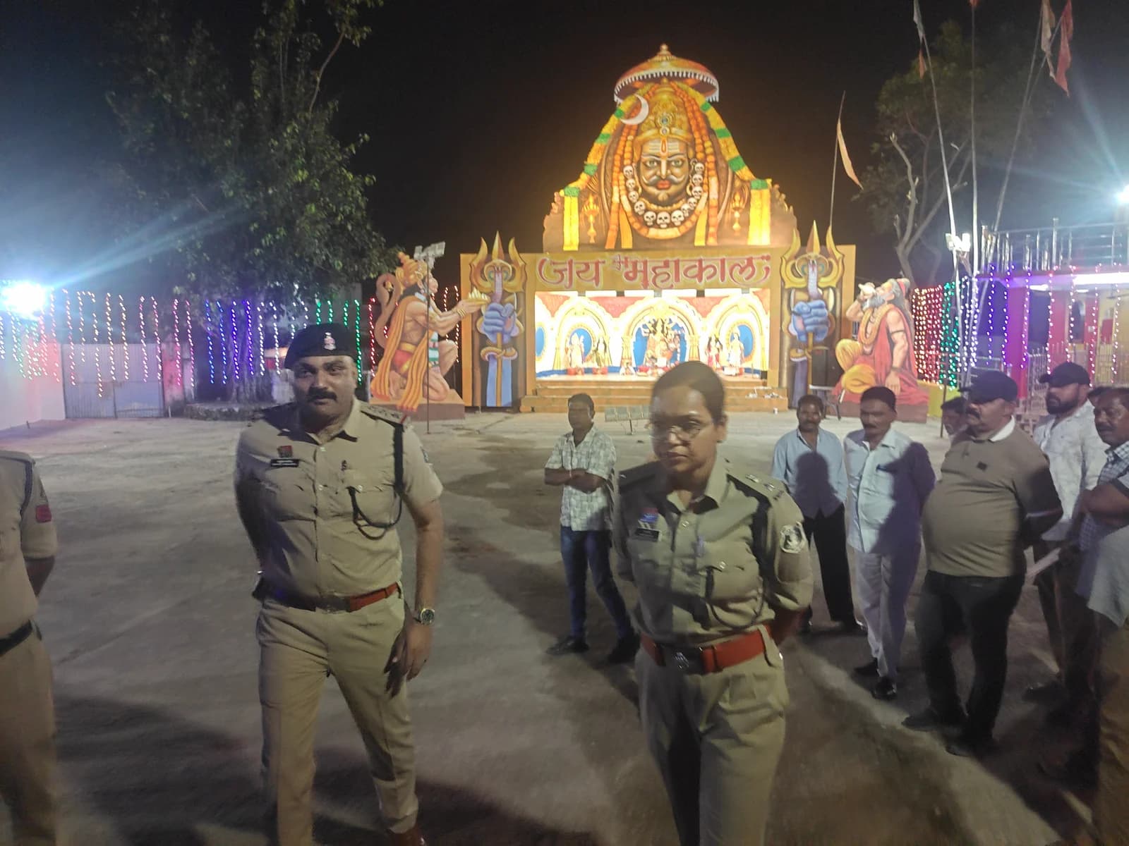 नवरात्रि और दशहरा पर सुरक्षा का पुख्ता इंतजाम, दुर्गा पंडालों व गरबा स्थलों का एसपी रत्ना सिंह ने लिया जायजा