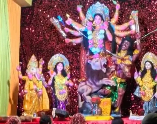 शिवधारा बिहारपुर में 19वें वर्ष भी गूंज रहे मां भगवती के जयकारे, नवरात्रि पर उमड़ रही श्रद्धालुओं की आस्था