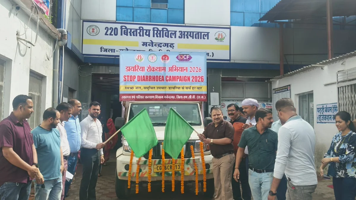 डायरिया मुक्त एमसीबी की ओर कदम: सीएमएचओ डॉ. अविनाश खरे ने जागरूकता रथ को दिखाई हरी झंडी, जिलेभर में चलेगा विशेष अभियान (1/2)