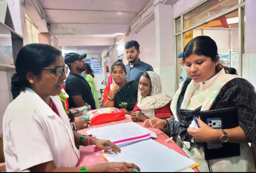 220 बिस्तरीय सिविल अस्पताल में प्रशासन का औचक निरीक्षण: मरीजों से लिया सीधा फीडबैक, दवाओं से लेकर सफाई तक परखी व्यवस्था (2)