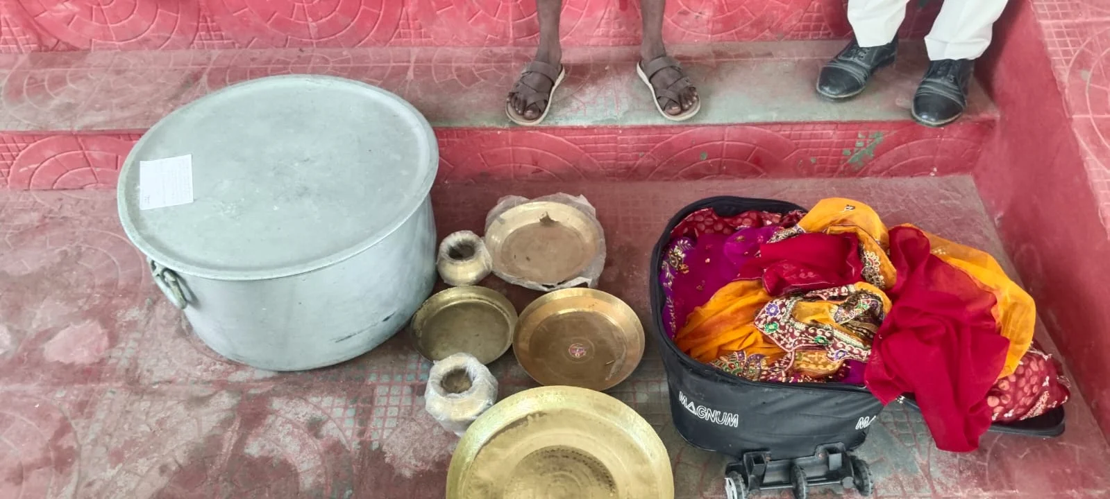 चिरमिरी में चोरी का खुलासा: आरोपी गिरफ्तार, चोरी का सामान और वारदात में प्रयुक्त सब्बल बरामद (2)