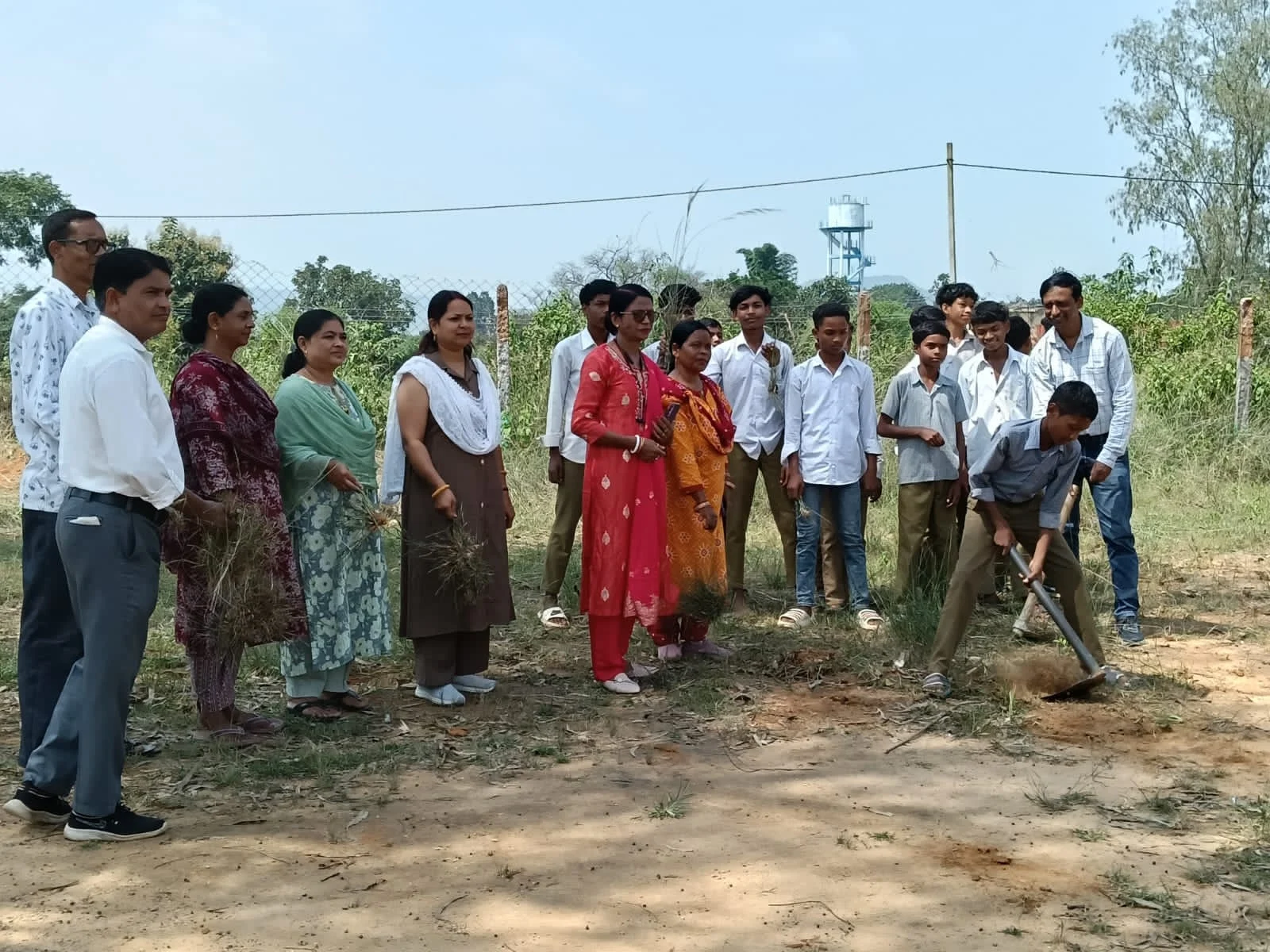 पिपरिया हाई स्कूल में गूंजा बापू का संदेश, मानव श्रृंखला से दिया स्वच्छता का संकल्प (2)