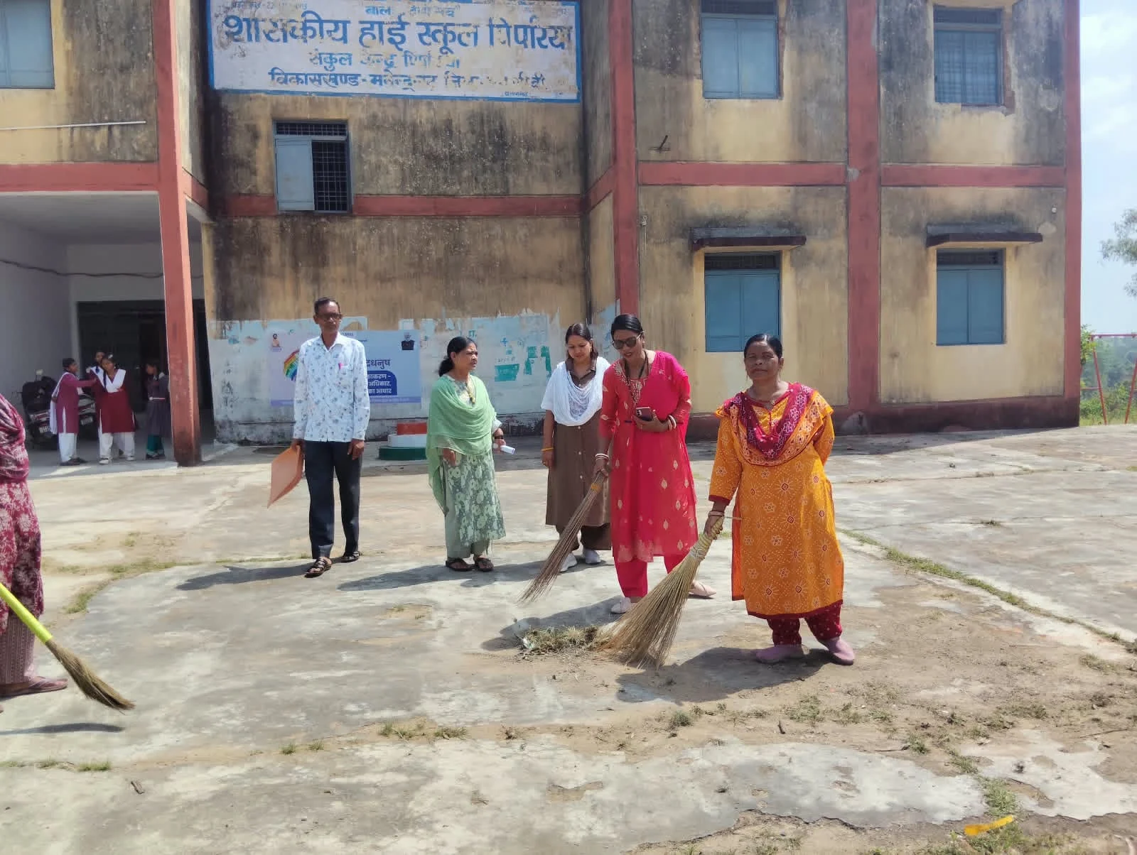 पिपरिया हाई स्कूल में गूंजा बापू का संदेश, मानव श्रृंखला से दिया स्वच्छता का संकल्प (2)