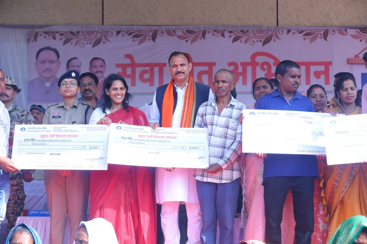 सेवा सेतु अभियान में हितग्राहियों को मिला योजनाओं का लाभ, मंत्री श्याम बिहारी जायसवाल ने किया 16 स्टॉलों का निरीक्षण