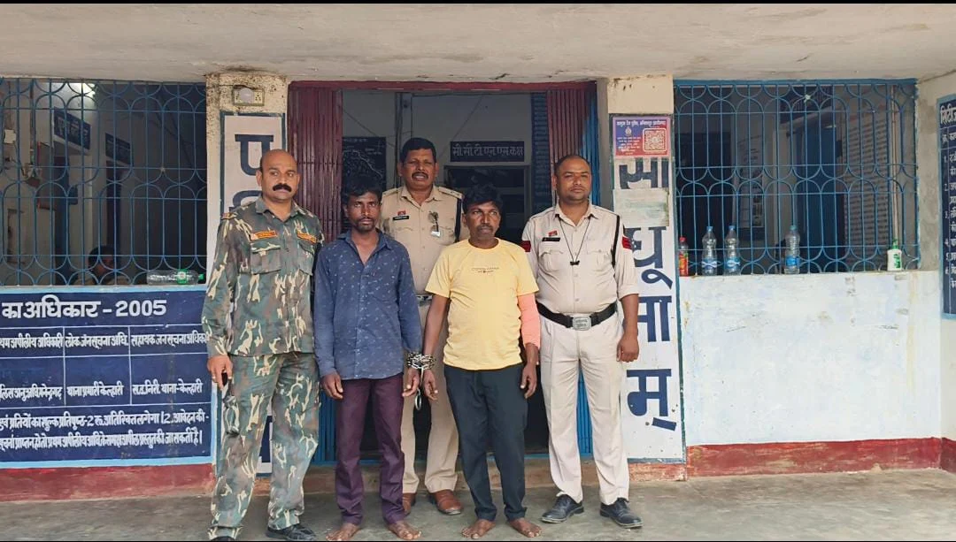 दिनदहाड़े घर में चोरी का प्रयास, ग्रामीणों ने बाइक सवार दो युवकों को दबोचा (2)