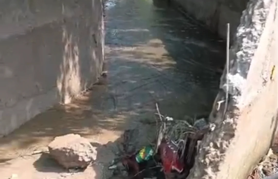 पहली बारिश में ही बह गया निर्माणाधीन नाला, गुणवत्ता पर उठे सवाल; हेमलता कोमल कुमार ने जांच की मांग की (2)