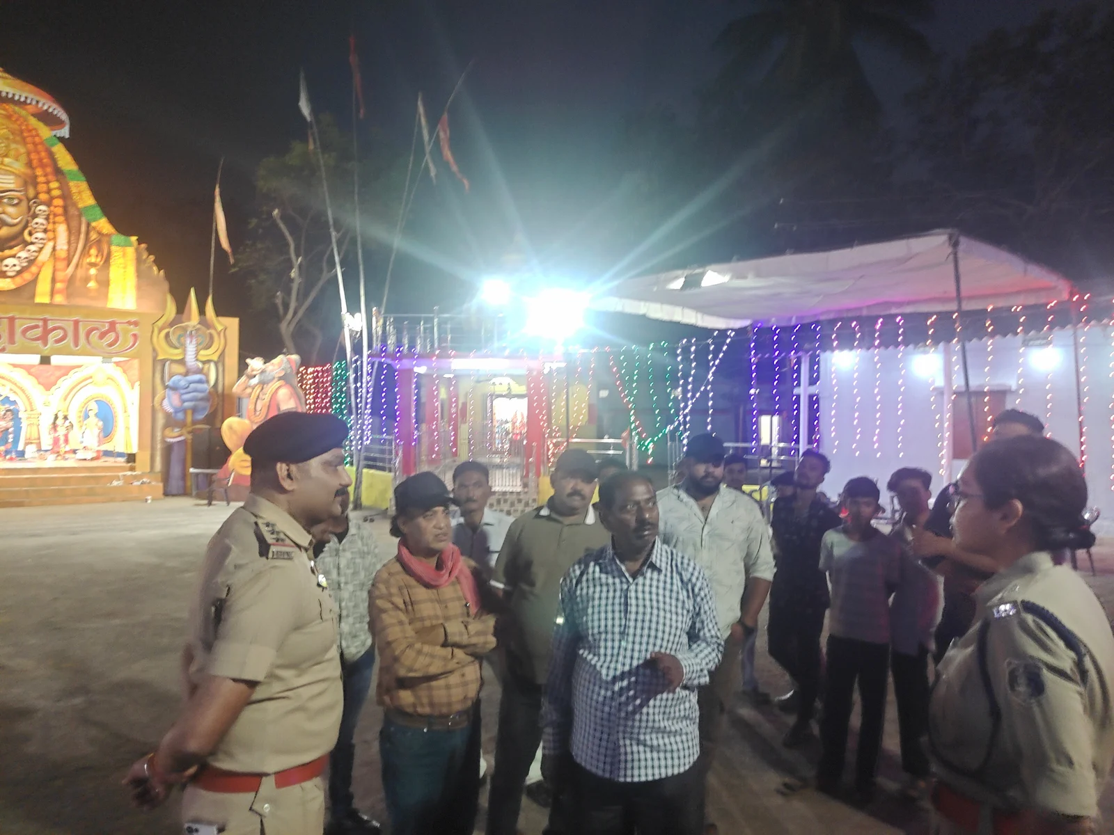 नवरात्रि और दशहरा पर सुरक्षा का पुख्ता इंतजाम, दुर्गा पंडालों व गरबा स्थलों का एसपी रत्ना सिंह ने लिया जायजा (2)