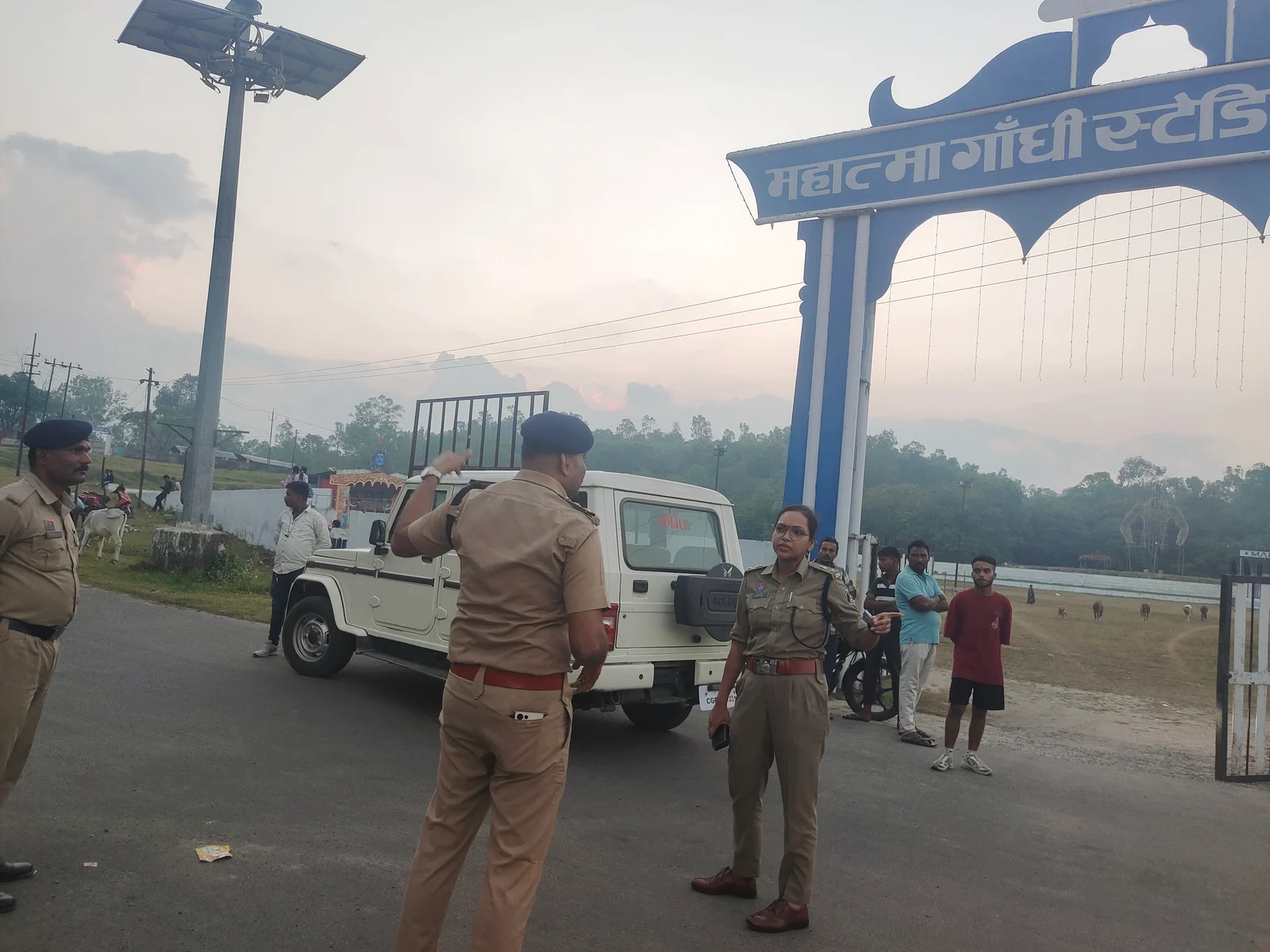 नवरात्रि और दशहरा पर सुरक्षा का पुख्ता इंतजाम, दुर्गा पंडालों व गरबा स्थलों का एसपी रत्ना सिंह ने लिया जायजा (2)