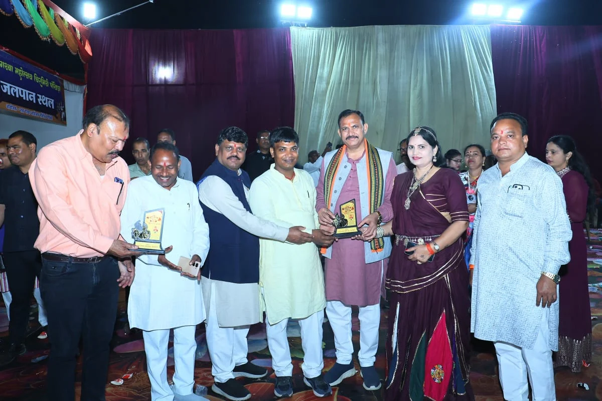 भक्ति, संस्कृति और गरबा की थाप से गूंजा चिरमिरी, भव्य आयोजन के साथ विदा हुआ ‘पंखिड़ा-2026’