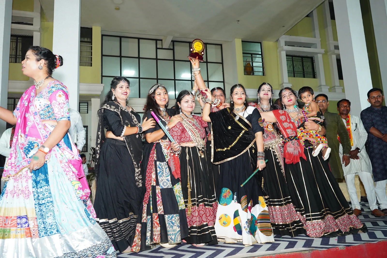 DWPS फैमिली गरबा उत्सव में संस्कृति, संस्कार और उल्लास का दिखा संगम, 12 ट्रॉफियों और 20 गोल्ड मेडल से सम्मानित हुए प्रतिभागी (2)