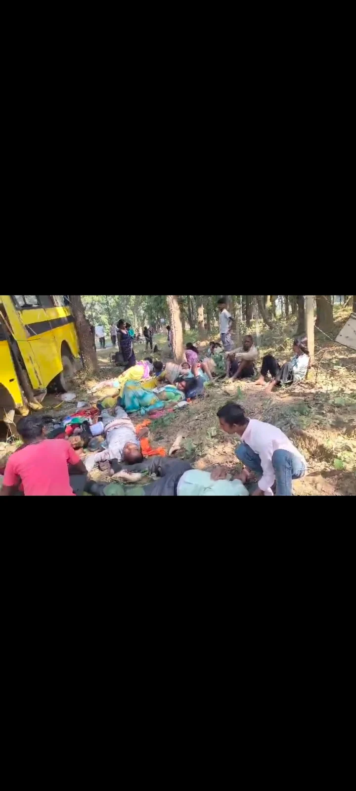 मनेंद्रगढ़-केल्हारी मार्ग में हुई बस दुर्घटना पर मुख्यमंत्री  विष्णु देव साय ने जताया गहरा शोक  मृतकों के परिजनों को ₹5-5 लाख और घायलों को ₹50-50 हजार की आर्थिक सहायता देने की घोषणा (2)
